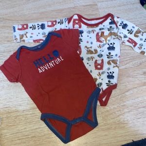 Onesie 2 pack size 3/6 months